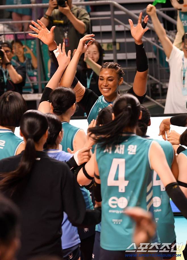 5일 장충체육관에서 열린 V리그 챔피언결정전 GS칼텍스와 도로공사의 경기. 우승을 차지한 GS칼텍스 실바가 환호하고 있다. 장충=박재만 기자 pjm@sportschosun.com/2026.04.05/