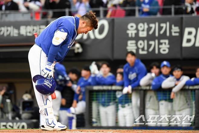 7일 광주 기아챔피언스필드에서 열린 KIA와 삼성의 경기. 삼성 최형우가 타석에 들어서며 KIA 팬들에게 인사를 건네고 있다. 광주=박재만 기자 pjm@sportschosun.com/2026.04.07/