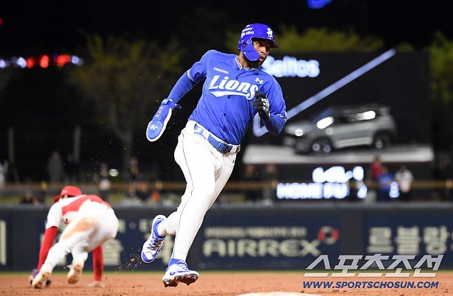 7일 광주 기아챔피언스필드에서 열린 KIA와 삼성의 경기. 8회초 2사 1,2루 삼성 김영웅 안타 때 디아즈가 홈을 파고들고 있다. 광주=박재만 기자 pjm@sportschosun.com/2026.04.07/