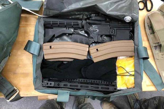 미 공군 승무원 자기방어무기(GAU-5A)는 조종석 사출 좌석에 부착된 생존 키트 내부에 수납할 수 있도록 분리 설계된 소총이다. 미국 공군 누리집