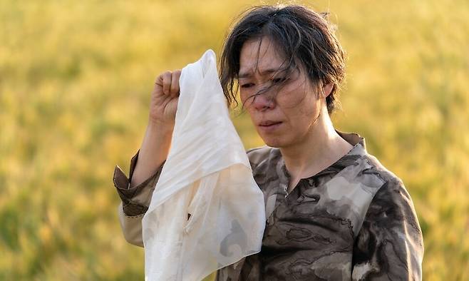 제주 4·3 사건을 다룬 영화 ‘내 이름은’에 출연한 배우 염혜란. 렛츠필름·아우라픽처스 제공