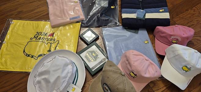 마스터스 로고가 들어간 다양한 제품군. 사진/정대균기자