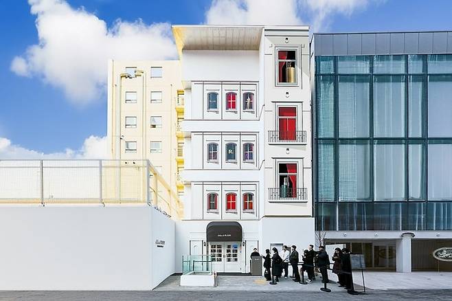 쿠팡이 서울 성수동에 선보인 ‘살롱 드 알럭스’ 팝업 매장. [쿠팡]