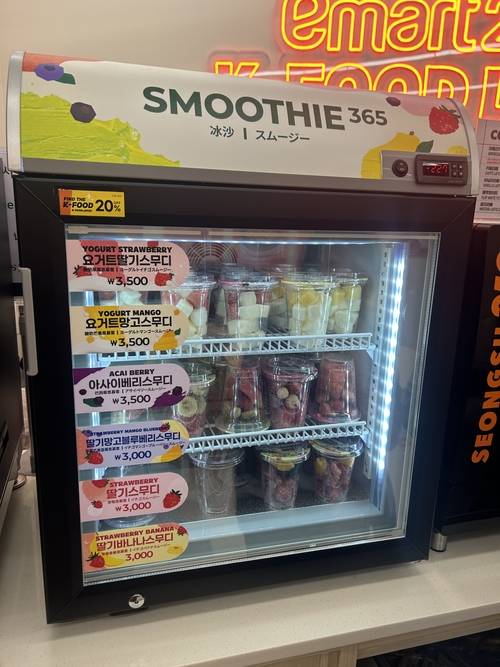 이마트24 명동 K-푸드랩점에서 판매 중인 스무디. [변덕호 기자]