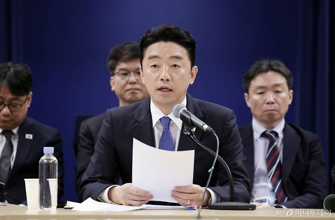 [서울=뉴시스] 최동준 기자 = 강훈식 비서실장이 7일 청와대에서 열린 중동상황 관련 기자간담회에서 발언하고 있다. 2026.04.07. photocdj@newsis.com /사진=최동준