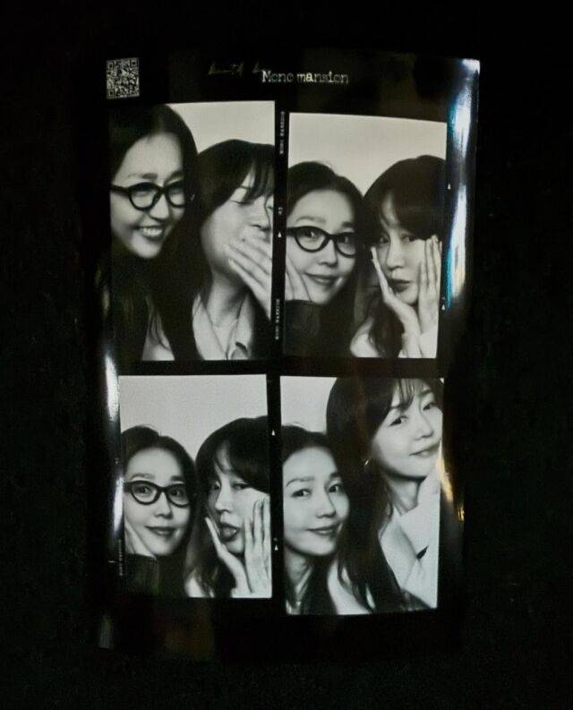 그룹 핑클 멤버 성유리와 이진의 네컷 사진 / 이진 소셜미디어