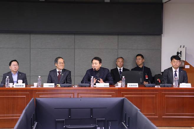 국회 국방위원회 위원장인 성일종 국민의힘 의원과 방위사업청은 공동으로 ‘방산 체계-협력 업체 동반성장을 위한 상생협력 협약식’을 개최했다고 7일 밝혔다. [성일종 의원실 제공]