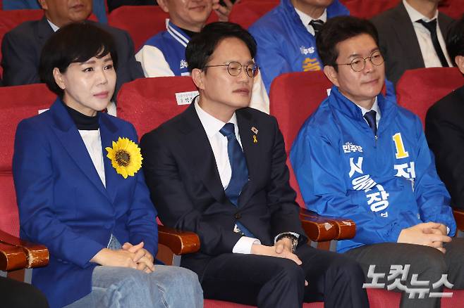 더불어민주당 전현희, 박주민, 정원오 서울시장 경선 후보(왼쪽부터)가 30일 서울 여의도 국회 의원회관에서 열린 서울 현장 최고위원회의에 참석하고 있다. 윤창원 기자