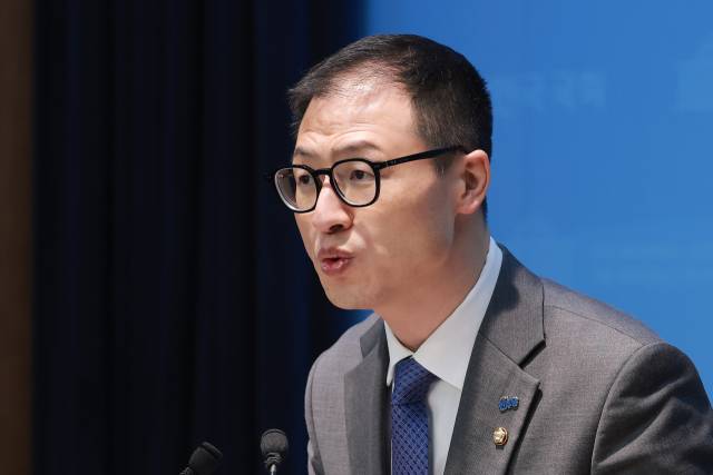 ▲더불어민주당 울산시장 후보인 김상욱 의원이 지난달 24일 국회 소통관에서 기자회견을 하고 있다. ⓒ연합뉴스