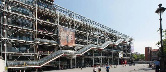 프랑스 파리의 명소 가운데 하나인 퐁피두센터 전경. 프랑스 문화예술의 보고인&nbsp;국립 현대미술관이 입주해 있다. 세계일보 자료사진