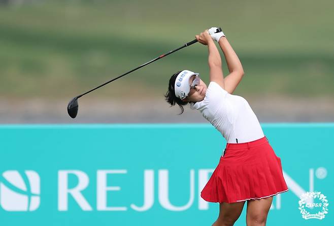 지난해 생애 첫 승을 거뒀던 iM금융오픈에서 타이틀 방어에 나서는 김민주. 사진제공 | KLPGA