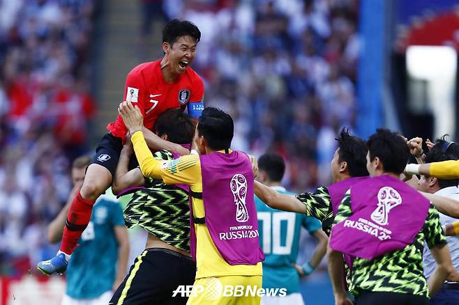 지난 2018 러시아 월드컵 독일전에서 득점 직후 기뻐하고 있는 손흥민. /AFPBBNews=뉴스1
