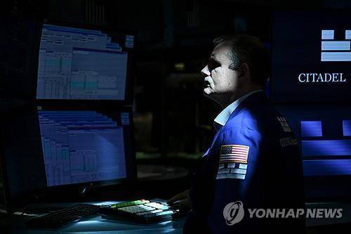 뉴욕 증권거래소의 트레이더 [AFP 연합뉴스 자료사진. 재판매 및 DB 금지]