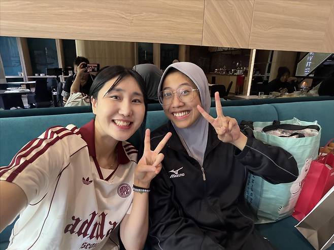 인도네시아 현지에서 메가(오른쪽)와 만난 염혜선 [염혜선 선수 측 제공. 재판매 및 DB 금지]