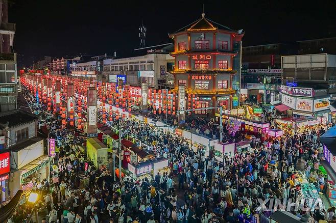 중국 뤄양시의 청명절 연휴 행사 [신화통신 연합뉴스 자료사진]