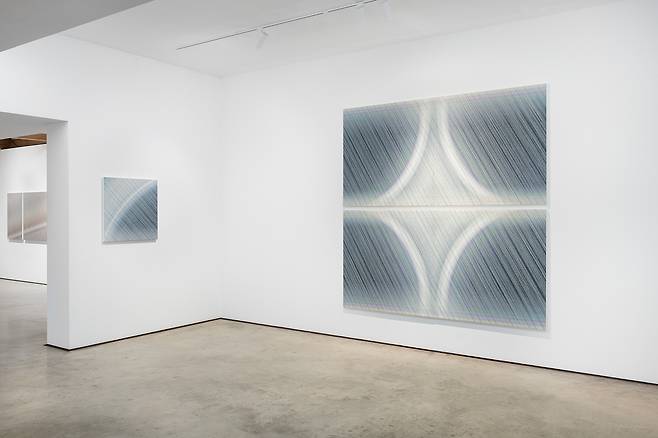 지근욱 개인전 '금속의 날개' 전시 전경 [학고재 제공. 재판매 및 DB 금지]