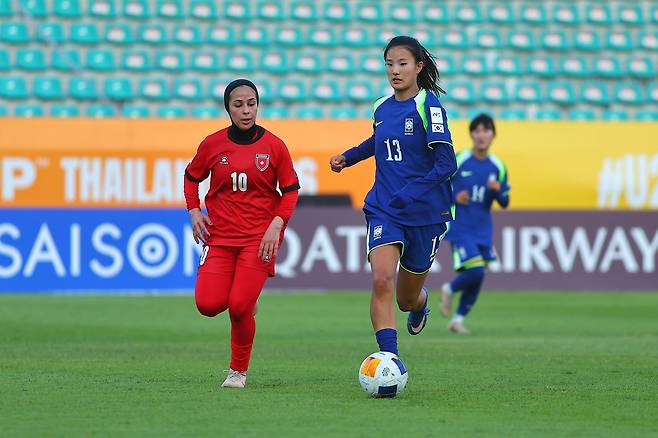김민서가 요르단과의 AFC U-20 여자 아시안컵 조별리그 2차전에서 드리블하는 모습. [대한축구협회 제공. 재판매 및 DB 금지]