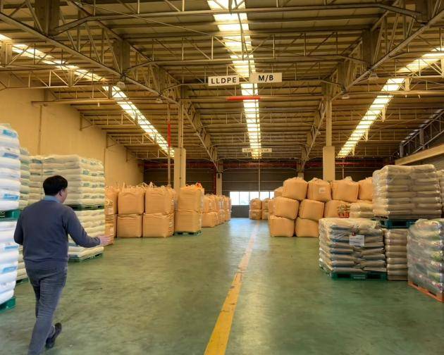 광주시 광산구 하남산단의 광주원예농협 농업용필름공장 원료 비축 창고. <광주일보 자료사진>
