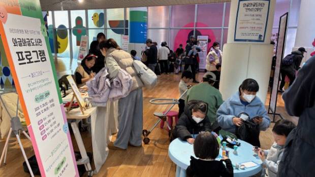 지난해 ‘도서관의 날’ ACC 어린이문화원 내 와글와글도서관 프로그램 모습.
<ACC재단 제공>