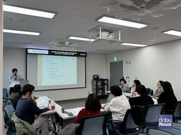 관악구육아종합지원센터는 지난 3월 30일과 4월 3일 관악구육아종합지원센터 4층 강의실에서 관악구 내 어린이집 아동인권 선임교사를 대상으로 2026년도 1,2분기 「아동인권 선임교사 안내서 활용 교육」을 실시했다. ⓒ관악구육아종합지원센터