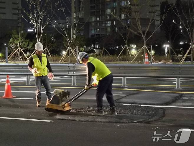 부산 수영강변지하차도 지반침하 복구 모습. 2026.4.6/뉴스1 ⓒ News1 임순택 기자