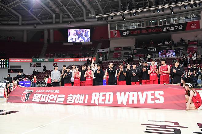 프로농구 정규리그를 2위로 마친 안양 정관장이 마지막 경기에서 SK를 제압했다.(KBL 제공)