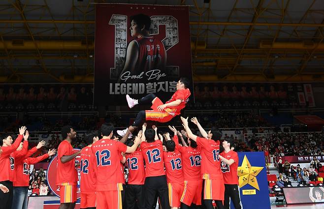 프로농구 울산 현대모비스가 레전드 함지훈의 은퇴경기에서 승리를 거뒀다.(KBL 제공)