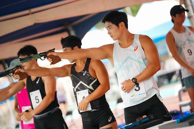 남자 일반부 레이저런 사격 장면. 사진 | 대한근대5종연맹