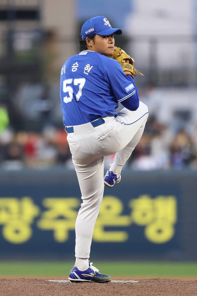 삼성 왼손 이승현이 8일 광주-기아 챔피언스 필드에서 열린 2026 KBO리그 정규시즌 KIA전에 선발로 나서 힘차게 공을 던지고 있다. 사진 | 삼성 라이온즈