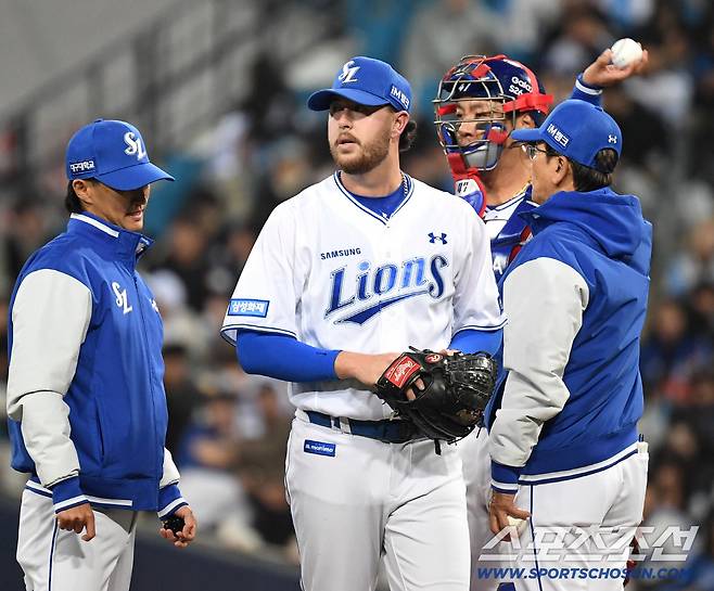 31일 대구 삼성라이온즈파크에서 열린 삼성과 두산의 경기. 4회초 2사 2루. 강판 당하는 삼성 오러클린. 대구=송정헌 기자songs@sportschosun.com/2026.03.31/
