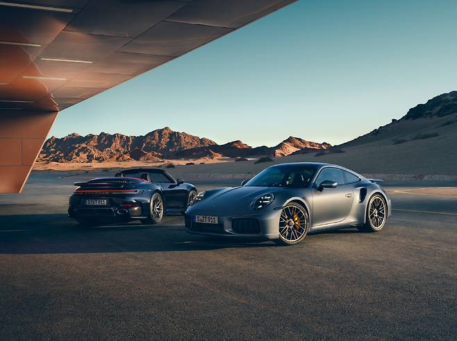 911 터보 S 카브리올레, 911 터보 S 쿠페. 사진제공=포르쉐코리아