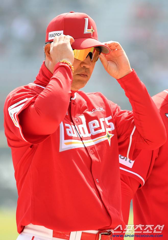 28일 인천 SSG랜더스필드에서 열린 SSG와 KIA의 경기. SSG 이숭용 감독이 생각에 잠겨 있다. 인천=박재만 기자 pjm@sportschosun.com/2026.03.28/