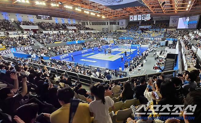 8일 천안 유관순체육관에서 열린 배구 V리그 남자부 챔피언결정전 4차전 현대캐피탈과 대한항공의 경기. 천안유관순체육관을 가득 메운 배구팬들. 천안=송정헌 기자songs@sportschosun.com/2026.04.08/