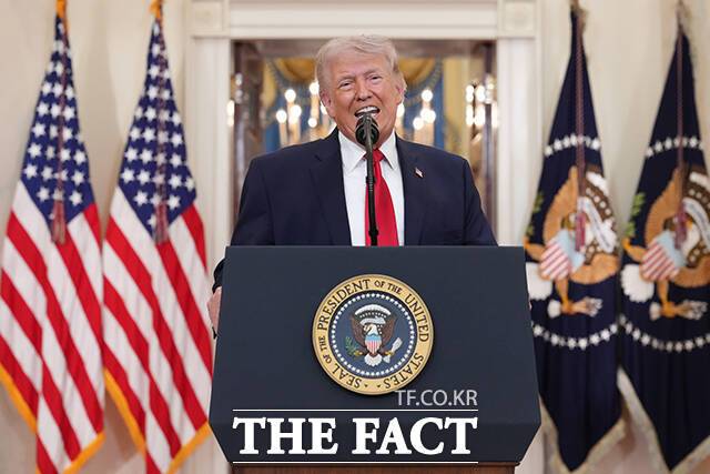 도널드 트럼프 미국 대통령이 1일(현지시간) 워싱턴DC 백악관에서 이란 전쟁과 관련한 대국민 연설을 하고 있다. /워싱턴=AP.뉴시스