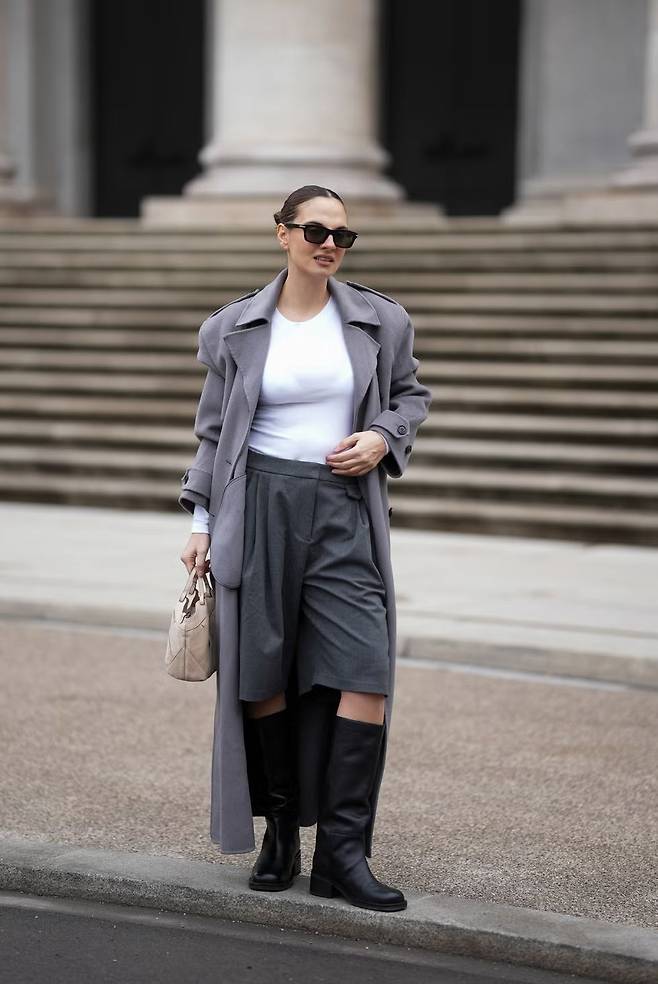 봄 코디 추천 조합, 반바지 + 부츠 | Moritz Scholz//Getty Images