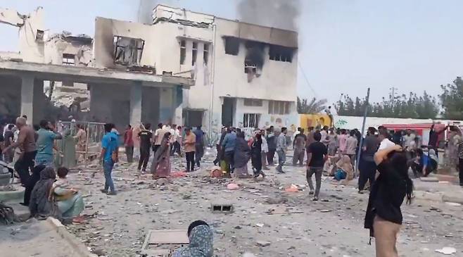 미국과 이스라엘의 공격으로 이란 남부 미나브의 한 초등학교에서 최소 175명이 숨진 것으로 집계됐다. 소셜미디어 X에서 확산한 사진