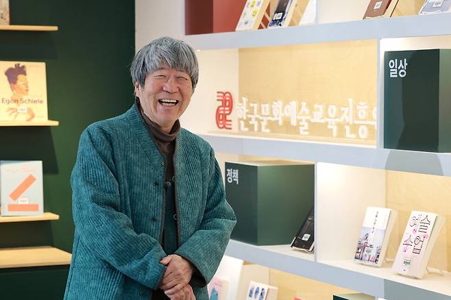 임진택 한국문화예술교육진흥원 원장이 3일 오전 서울시 마포구 한국문화예술교육진흥원 사무실에서 한겨레와 인터뷰하고 있다. 정용일 선임기자 yongil@hani.co.kr