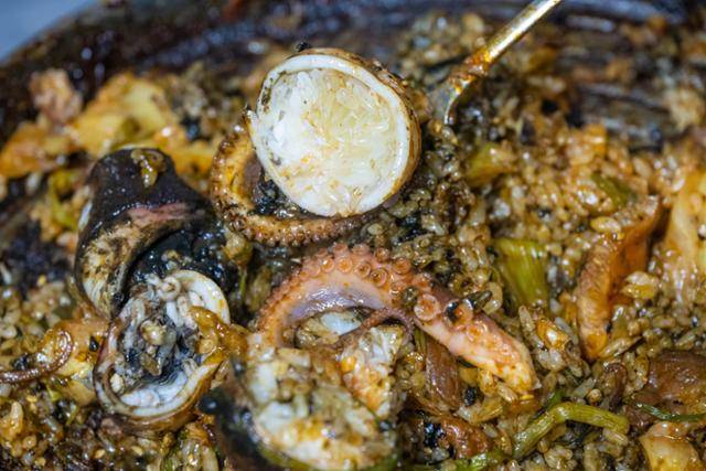 전남 고흥군 주꾸미 전문점 삼해관광횟집의 알주꾸미 볶음.