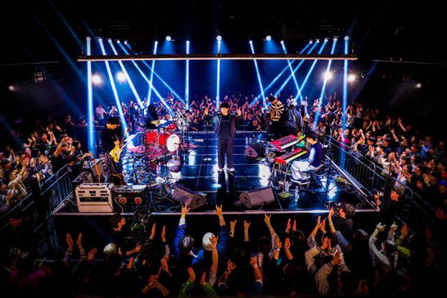 EBS 스페이스 공감 '홈커밍데이'에서 장기하가 공연하는 모습. EBS 제공