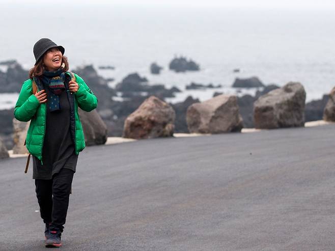 서명숙 ㈔제주올레 이사장이 7일 별세했다. “올레길에서 행복해라”는 말을 남겼다. [중앙포토]