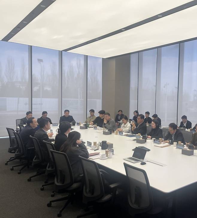 한국수소연합과 포스코홀딩스, 포스코, 에어리퀴드, 효성중공업, SK이노베이션E&S, 현대자동차 관계자들이 중국 내몽골 자치구 츠펑시에 위치한 그린수소 생산 기업 인비전을 방문했다.