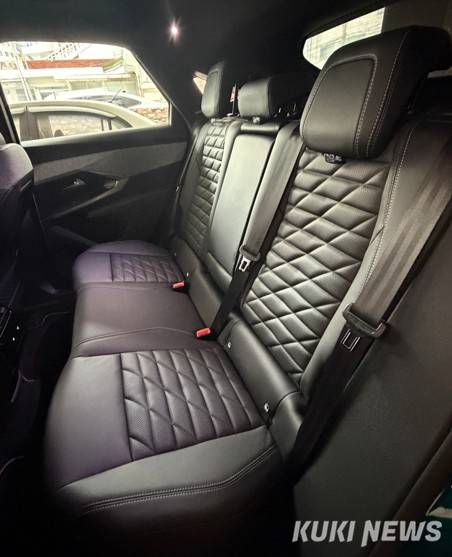 푸조 3008 2열 공간.&nbsp; 송민재 기자