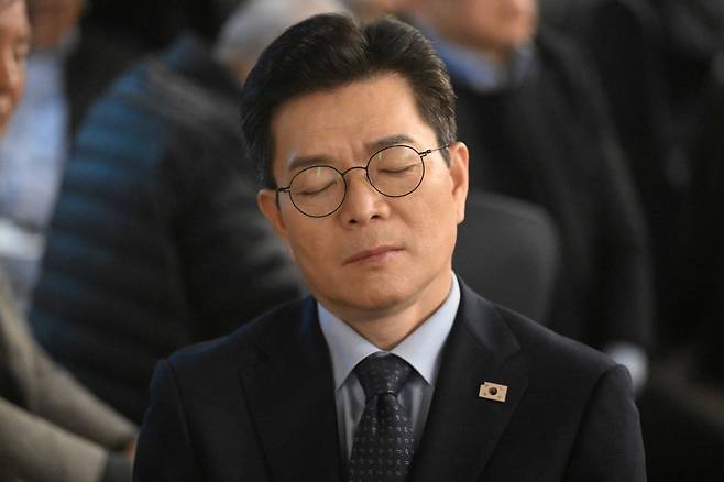 더불어민주당 서울시장 예비후보인 정원오 전 성동구청장이 지난달 10일 여의도 한국노총에서 열린 한국노총 창립 80주년 기념식에서 잠시 눈을 감고 있다. 권현구 기자