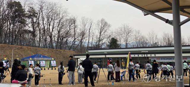 2026 경기도교육감배 초·중학교 양궁대회 겸 제55회 전국소년체전 경기도 대표 2차 선발전서 미등록 선수 출전 사실이 뒤늦게 확인되며 논란이 일고 있다. 임창만기자