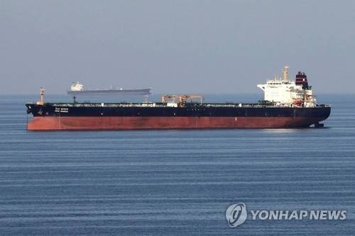호르무즈해협 항해하는 유조선. 자료사진. [연합뉴스]