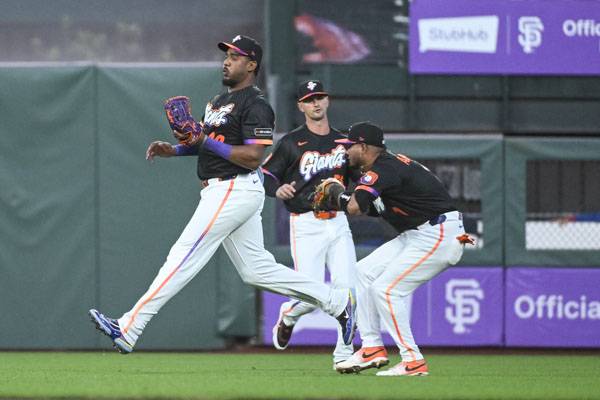 엔카르나시온은 좌완 산체스를 상대로 이정후대신 선발 출전했다. 사진= Ed Szczepanski-Imagn Images= 연합뉴스 제공