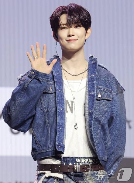 스태프에게 부적절한 발언을 했다는 의혹을 받아온 그룹 알파드라이브원의 김건우가 공식적으로 사과하고 활동 중단을 선언했다. /사진=뉴스1