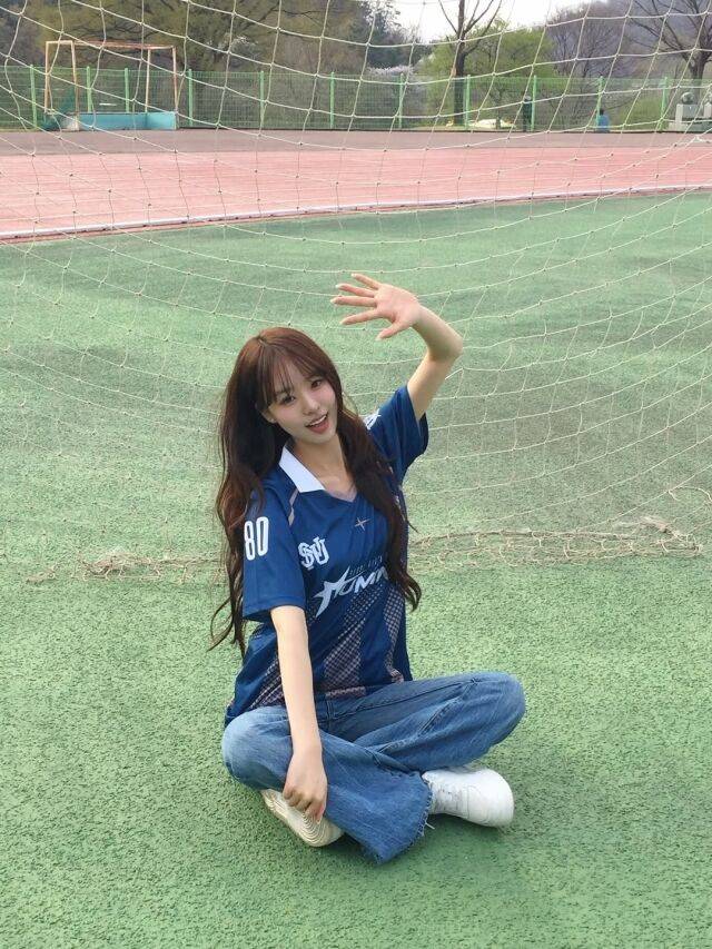 박희선이 서울대 캠퍼스를 배경으로 청량한 비주얼을 공개했다. / 박희선 SNS