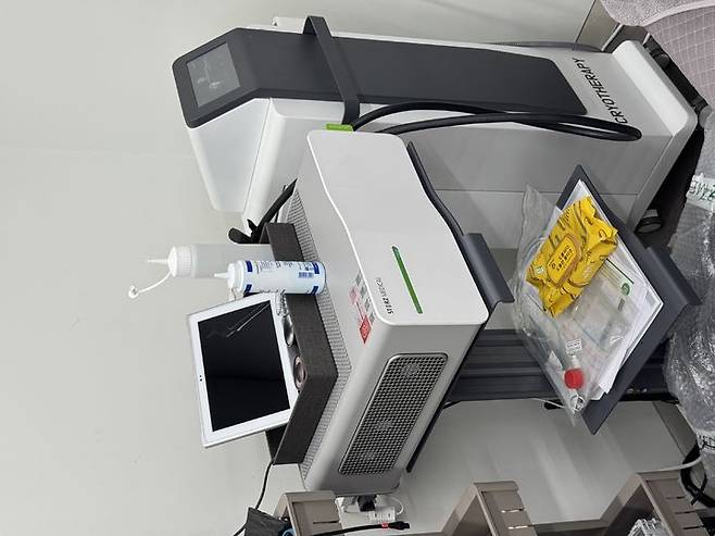 [서울=뉴시스] 프로야구 SSG 랜더스 1군 선수단이 도입한 집중형 충격파 치료기. (사진 = SSG 랜더스 제공) *재판매 및 DB 금지