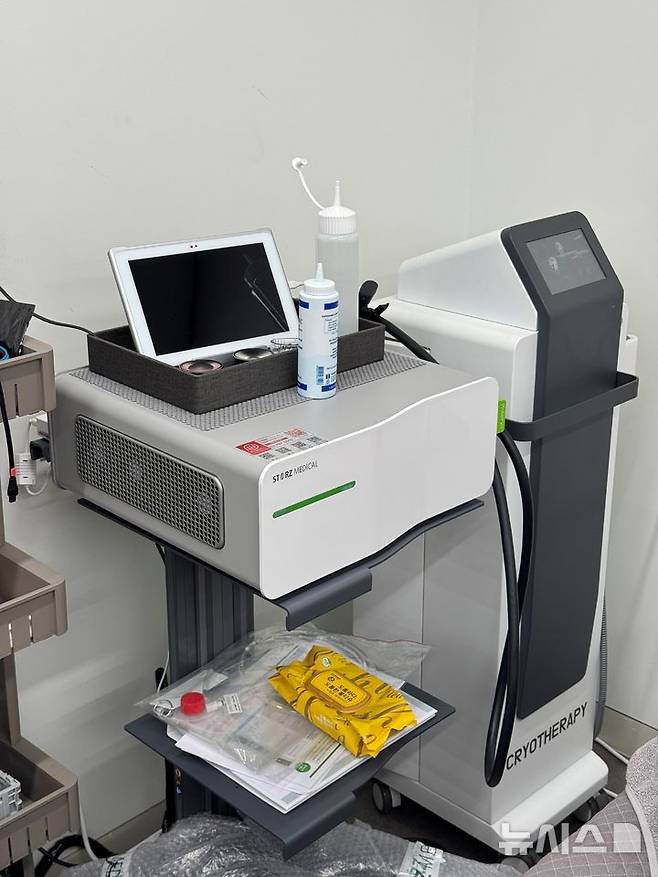 [서울=뉴시스] 프로야구 SSG 랜더스 1군 선수단이 도입한 집중형 충격파 치료기. (사진 = SSG 랜더스 제공) *재판매 및 DB 금지